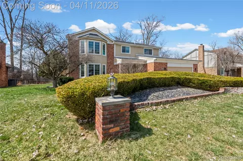 5325 Allison Dr, Troy, MI 48085