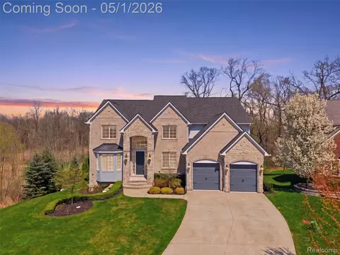 1450 Greythorne Dr, Orion, MI 48359