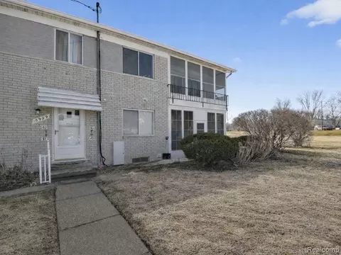 5959 Alan Dr #50, Brighton, MI 48116