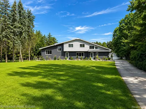 9239 Lange Rd, Birch Run, MI 48415