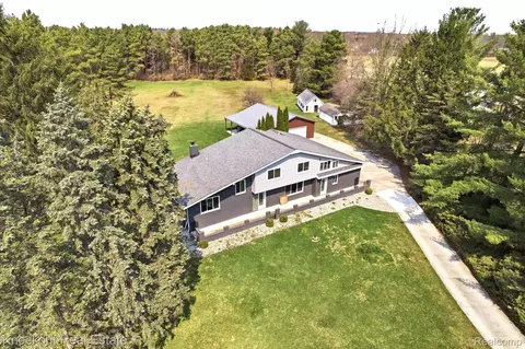 9239 Lange Rd, Birch Run, MI 48415