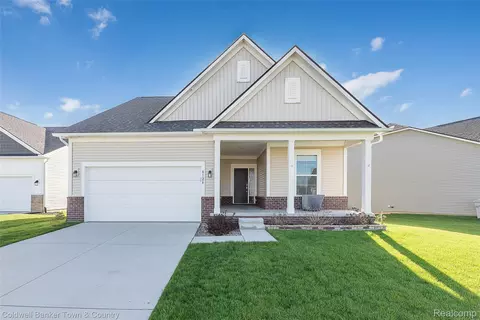 8126 Carston Ln, Green Oak, MI 48116