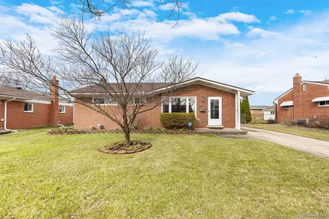 8731 N Hubbard St, Westland, MI 48185