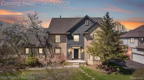 3382 Long Meadow Ct, West Bloomfield, MI 48324