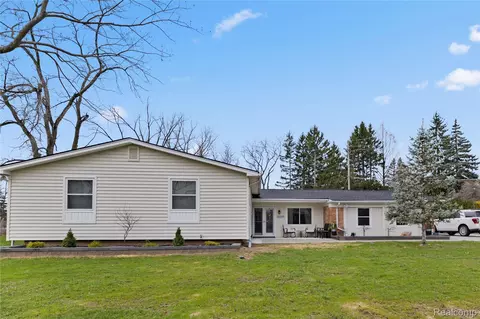 38309 Southfarm Ln, Northville, MI 48167