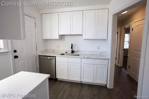 Kitchen - 20813 Universal Ave, Eastpointe, MI 48021 photo 1 of 1