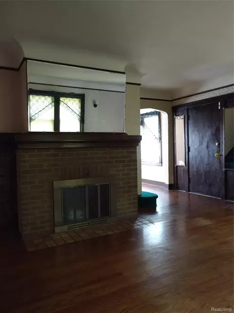 Living - 2212 Hoff St, Flint, MI 48506 photo 3 of 6