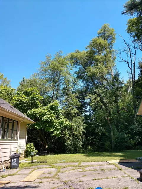 Exterior - 2212 Hoff St, Flint, MI 48506 photo 5 of 6