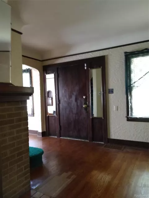 Entry Way - 2212 Hoff St, Flint, MI 48506 photo 3 of 5