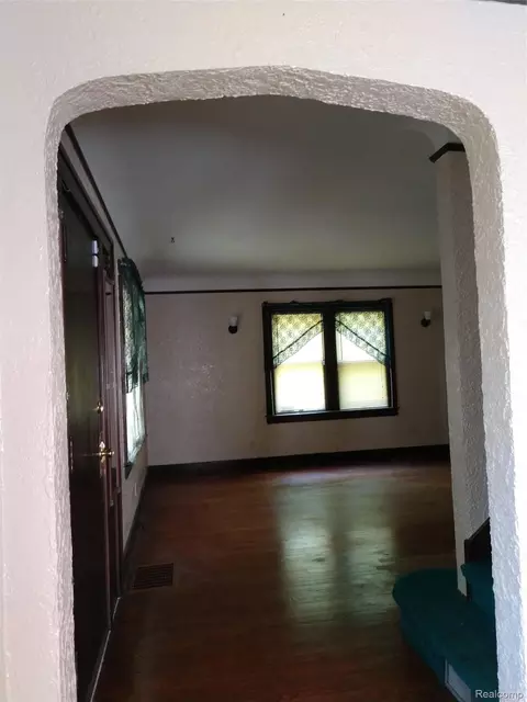 Entry Way - 2212 Hoff St, Flint, MI 48506 photo 2 of 5