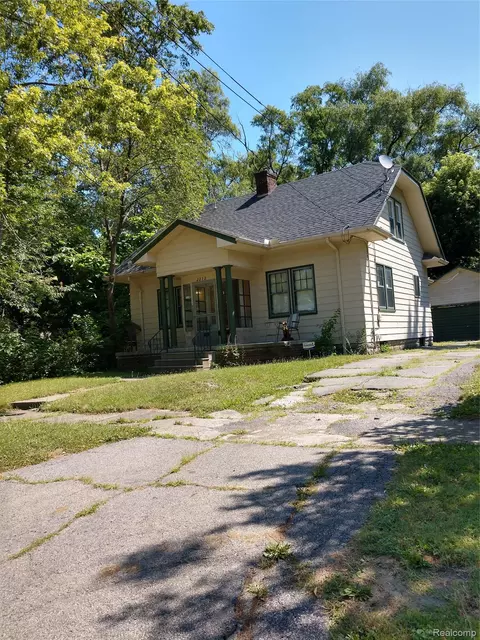 2212 Hoff St, Flint, MI 48506