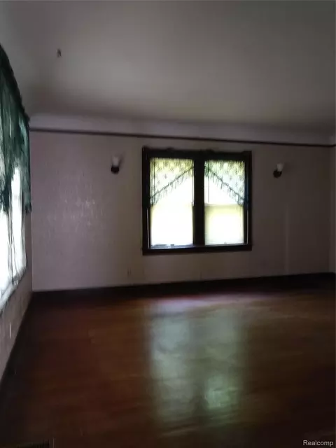 Living - 2212 Hoff St, Flint, MI 48506 photo 1 of 6