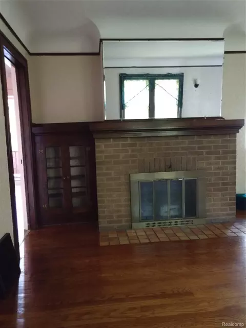 Living - 2212 Hoff St, Flint, MI 48506 photo 4 of 6