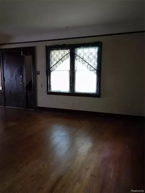 Living - 2212 Hoff St, Flint, MI 48506 photo 2 of 6