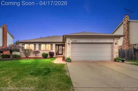 20825 Cannon Dr, Clinton Township, MI 48038