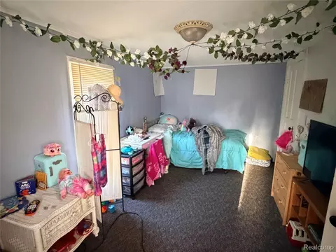 Bedroom - 6038 Byron Rd, Howell, MI 48855 photo 4 of 4