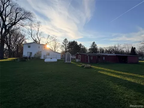 Exterior - 6038 Byron Rd, Howell, MI 48855 photo 2 of 6