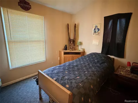 Bedroom - 6038 Byron Rd, Howell, MI 48855 photo 2 of 4