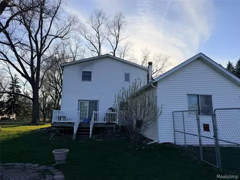 Exterior - 6038 Byron Rd, Howell, MI 48855 photo 4 of 6