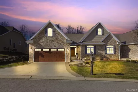 72 Fox Hollow Dr, Metamora, MI 48455