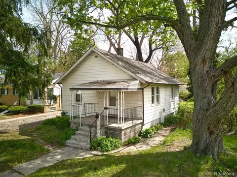 20426 Salem St, Detroit, MI 48219