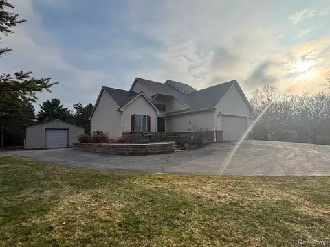 7211 Hewitt Rd, Grant, MI 48032