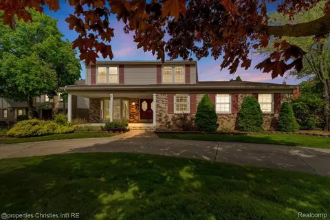 24944 Arden Park Dr, Farmington Hills, MI 48336