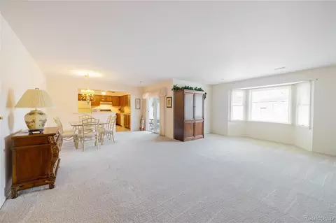 8597 Mathias Dr #43, Grosse Ile, MI 48138