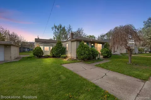 7528 Anna Ave, Warren, MI 48092