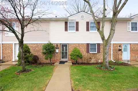 933 Kirts Blvd, Troy, MI 48084