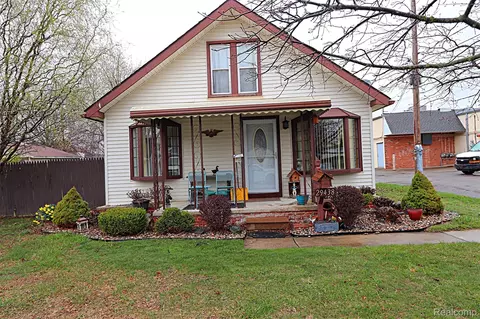 29438 Elmwood St, Garden City, MI 48135