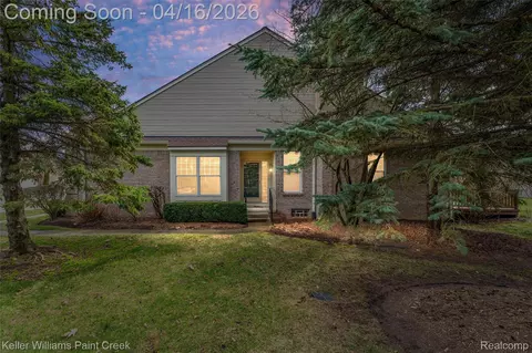 1685 Maple Creek Ct, Rochester, MI 48306