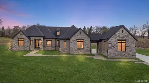 67736 Overlook Trl, Washington, MI 48095