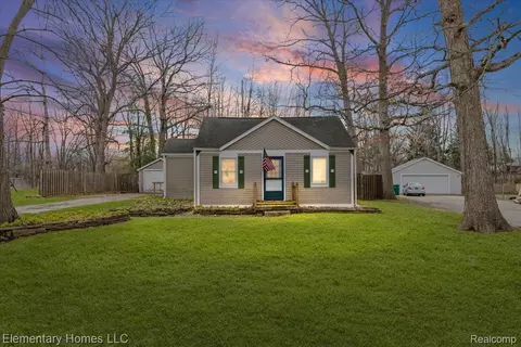 2158 Oaknoll St, Auburn Hills, MI 48326