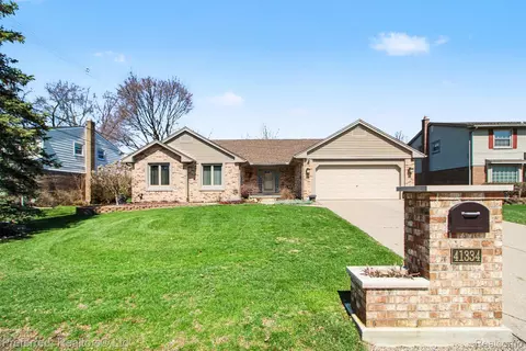 41334 Rayburn Dr, Northville, MI 48168