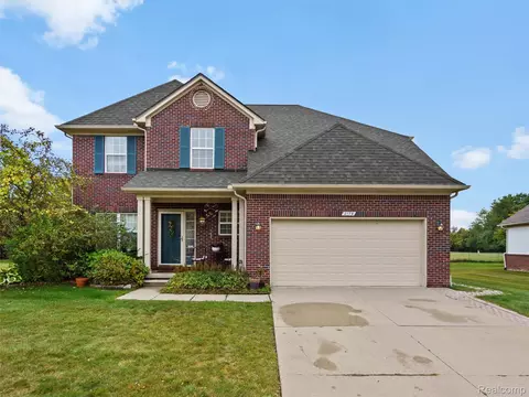 2179 Lagoon Dr, Rochester, MI 48309