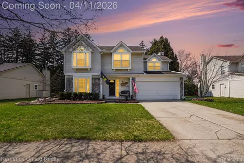 959 S Parkwood Dr, South Lyon, MI 48178