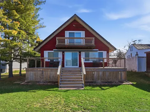 329 Lansing Dr, Waterford, MI 48328