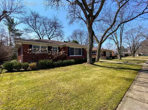 16925 Madoline St, Beverly Hills, MI 48025