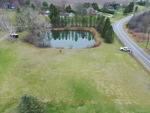 28 Maple Grove Road, Lapeer, MI 48446