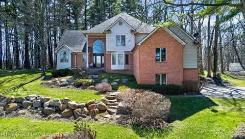 5721 Coralwood Ct, Commerce, MI 48382