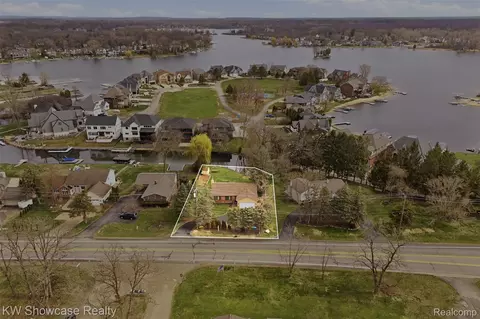 3330 Benstein Rd, Commerce, MI 48382