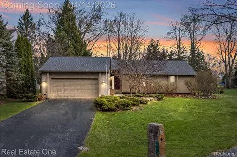 2110 Callie Dr, Commerce, MI 48390