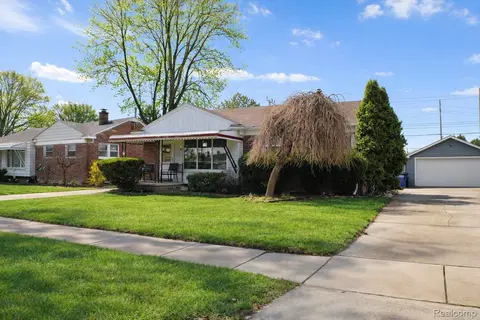 7322 E Frumin Ct, Westland, MI 48185