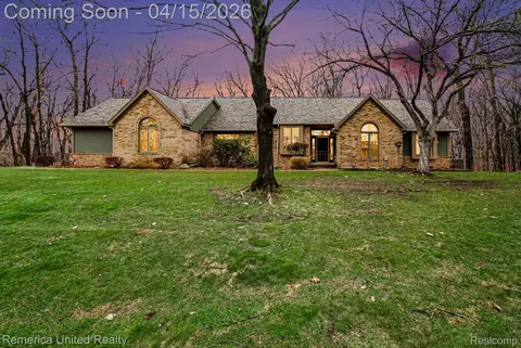 5440 Glenway Dr, Genoa, MI 48116