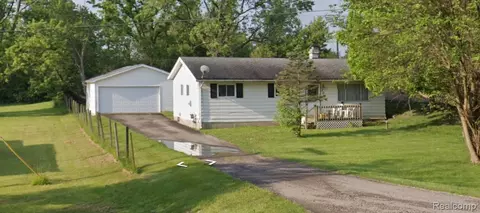 2056 E Stanley Rd, Mount Morris, MI 48458