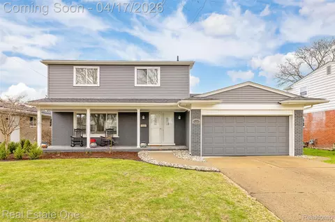 23261 Robert John St, Saint Clair Shores, MI 48080