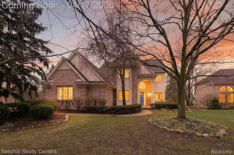 22270 Boulder Dr, Farmington Hills, MI 48335