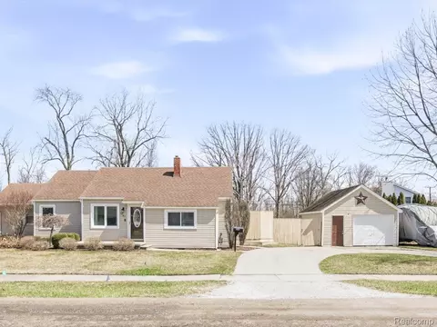 1561 Pennsylvania Ave, Marysville, MI 48040