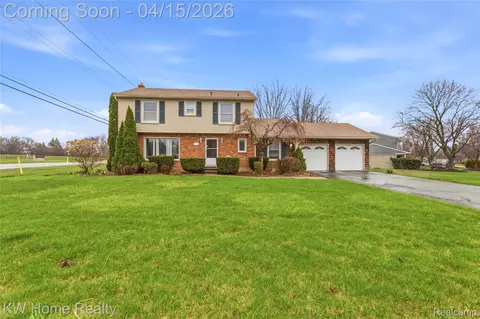 25982 Kilreigh Dr, Farmington Hills, MI 48336